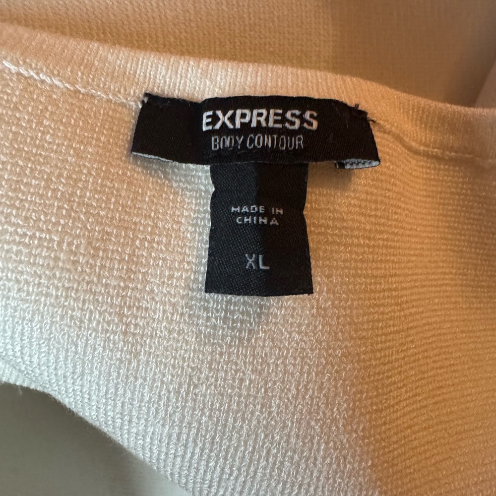 Express Body Contour Tank Top - Picture 4 of 5